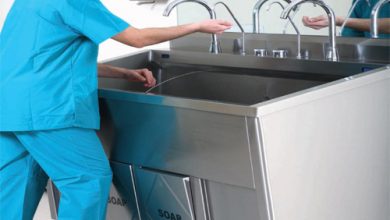 Operating room sanitary scrub sink